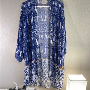 Knox Rose Blue and White Geometric Kimono Top